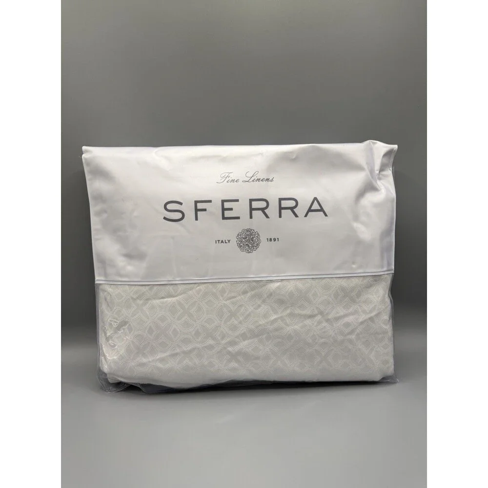 $2277 SFERRA Italy Giza 45 Jacquard Quatrefoil Full/Queen Duvet Cover White